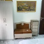 Chic Home - Bright 1 Bhk Close To Lilavati Hospital At Waroda Road, Bandra West