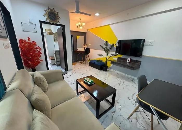 Chic Home - Bright 1 Bhk Close To Lilavati Hospital At Waroda Road, Bandra West