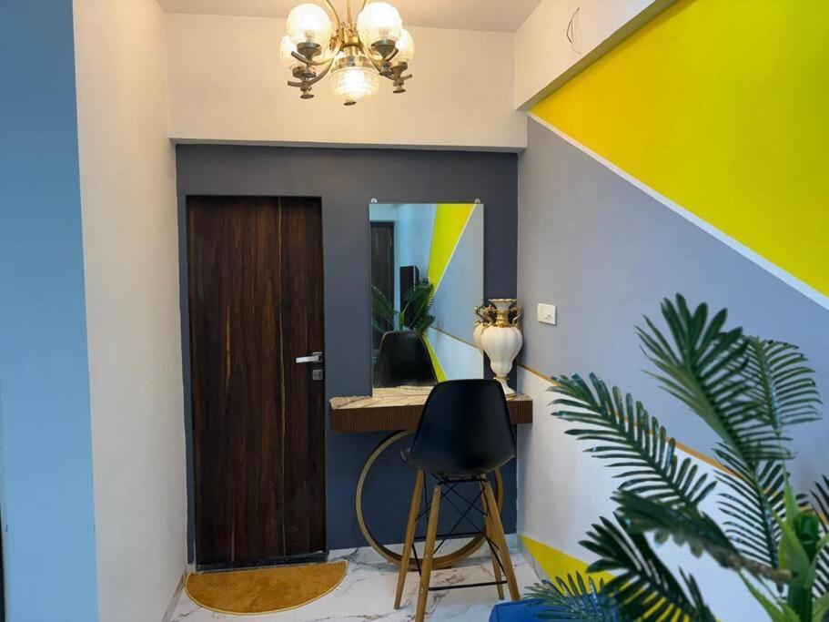Apartament Chic - Bright 1 Bhk Close To Lilavati Hospital At Waroda Road, Bandra West