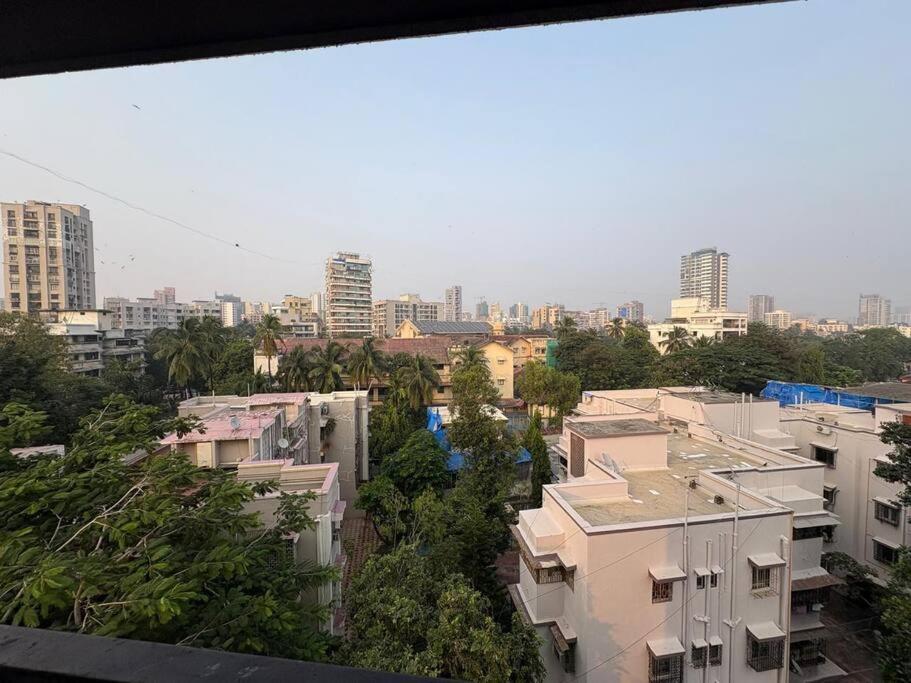Chic - Bright 1 Bhk Close To Lilavati Hospital At Waroda Road, Bandra West *