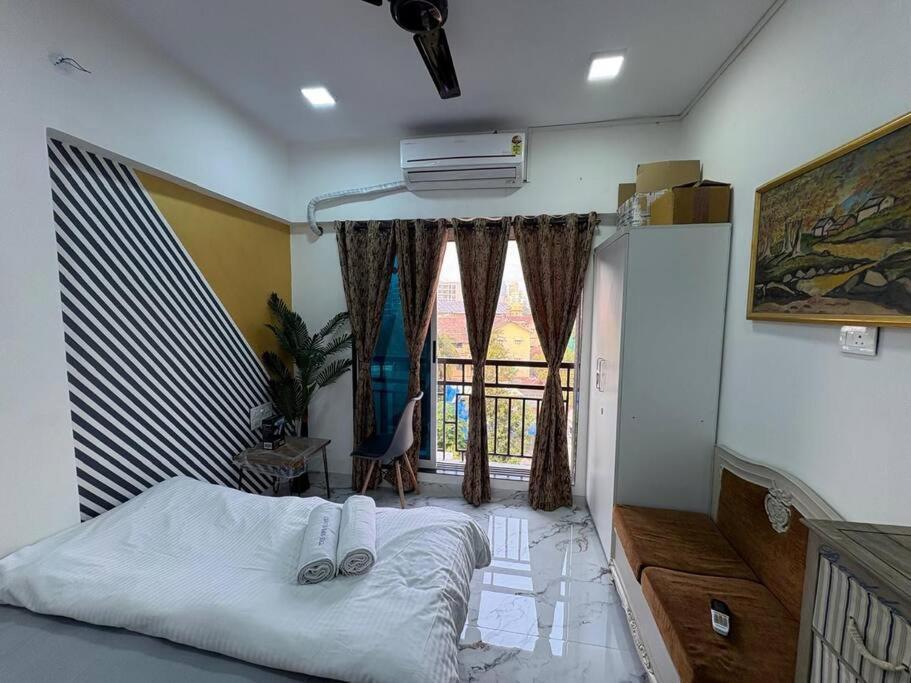 Chic - Bright 1 Bhk Close To Lilavati Hospital At Waroda Road, Bandra West * Bombaj