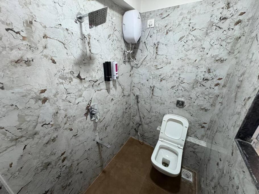 Apartament Chic - Bright 1 Bhk Close To Lilavati Hospital At Waroda Road, Bandra West