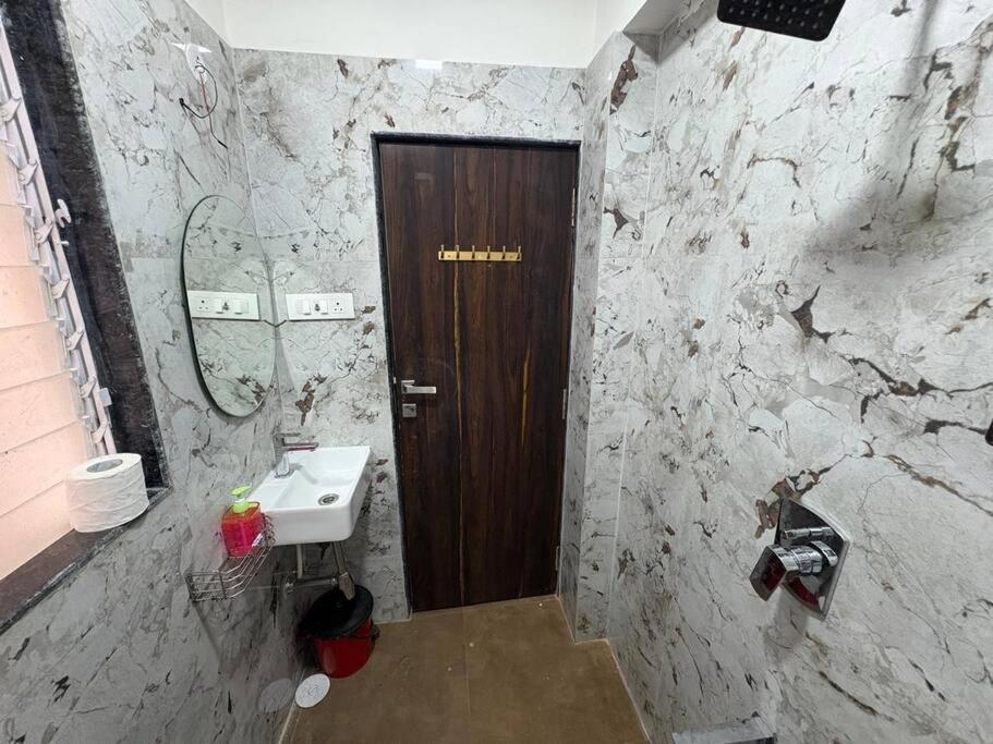 Chic - Bright 1 Bhk Close To Lilavati Hospital At Waroda Road, Bandra West Apartament *